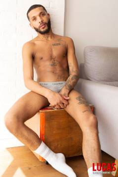 Transseksual yigitni qattiq sikadi